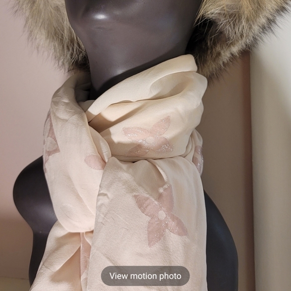 AUTH LOUIS VUITTON MONOGRAM PINK SILK SCARF 81827 - Picture 6 of 13